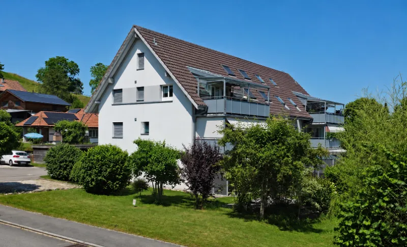 Moderne Haushälfte in sonniger Nachbarschaft