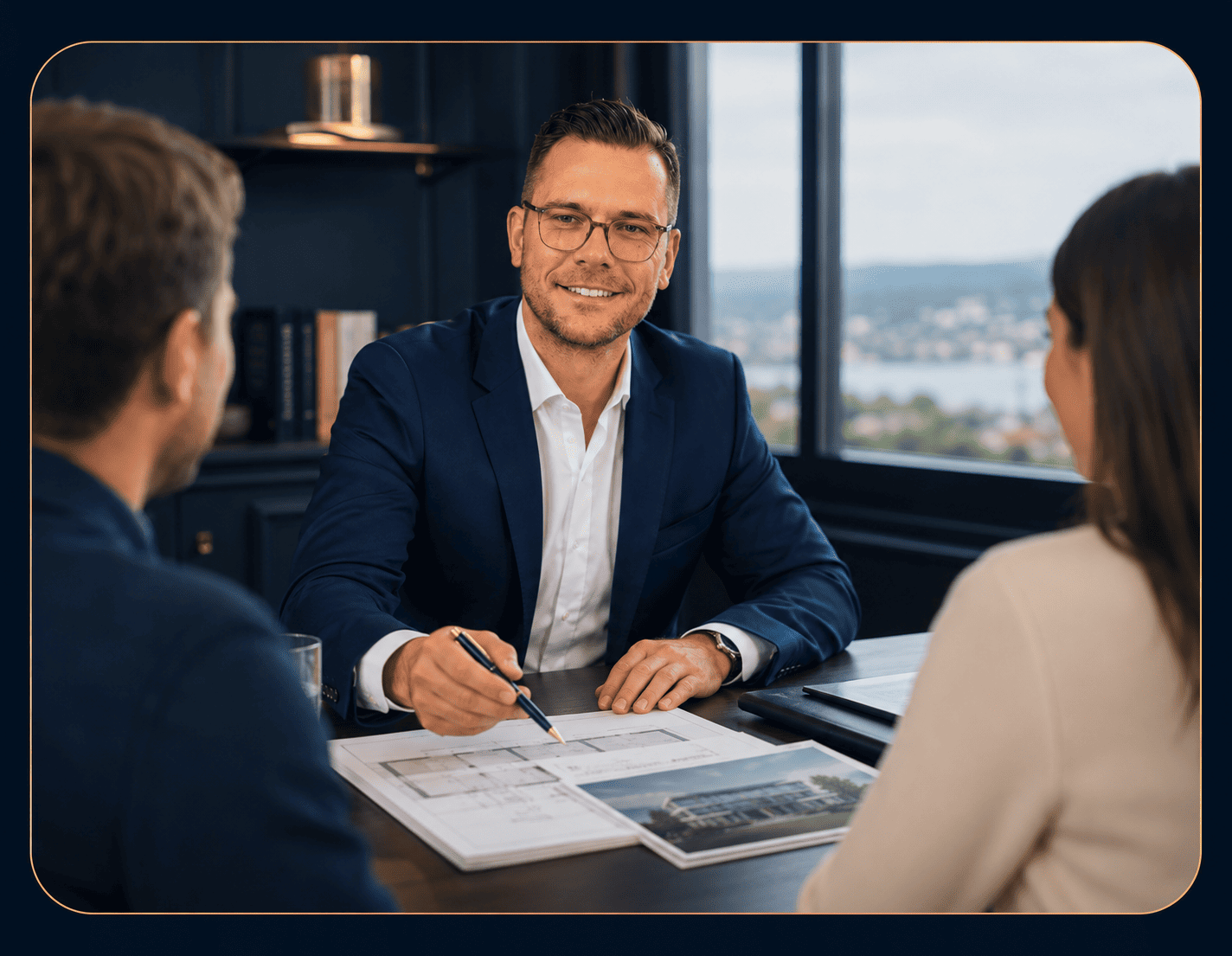 Professionelles Geschäftstreffen im modernen Büro